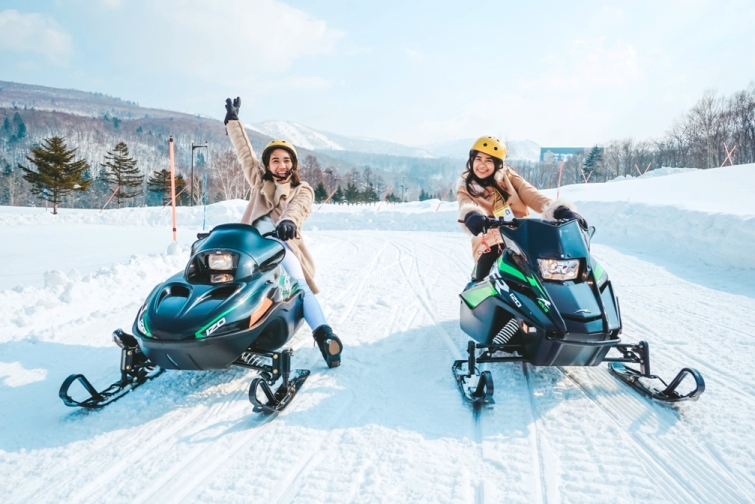 Kegiatan Snow Mobile Sapporo Jepang